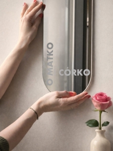 Lustro z napisem "O matko i córko" (srebrne)